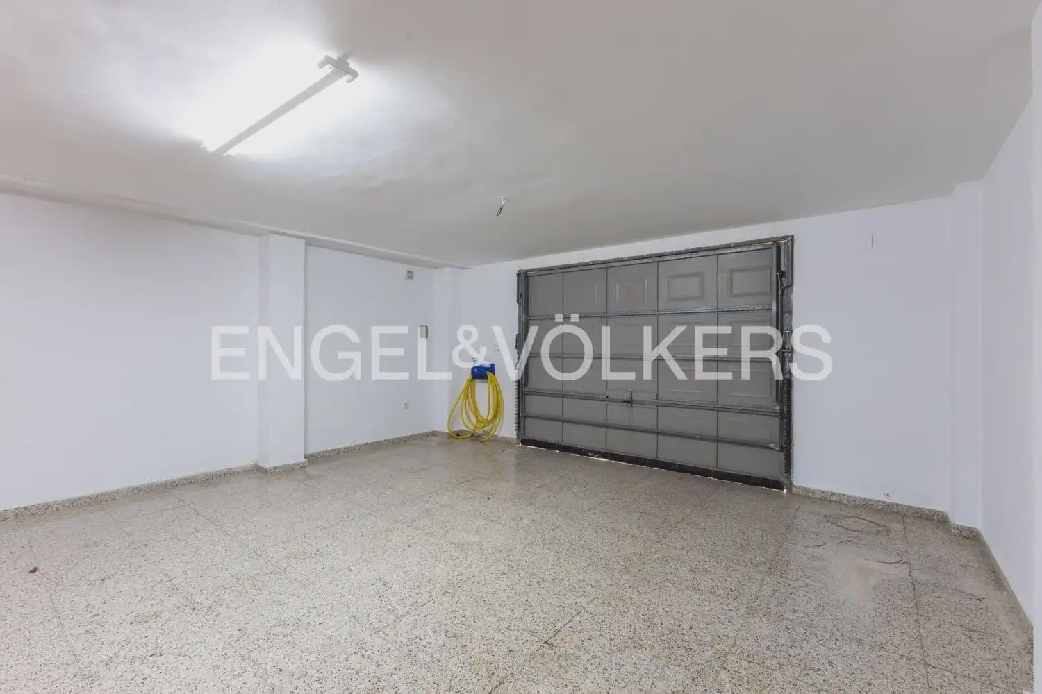 3 soverom Kjedet enebolig til leie i Oliva med svømmebasseng garasje - € 1 500 (Ref: 10133608)