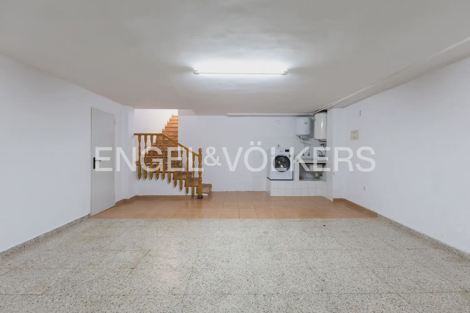 3 soverom Kjedet enebolig til leie i Oliva med svømmebasseng garasje - € 1 500 (Ref: 10133608)