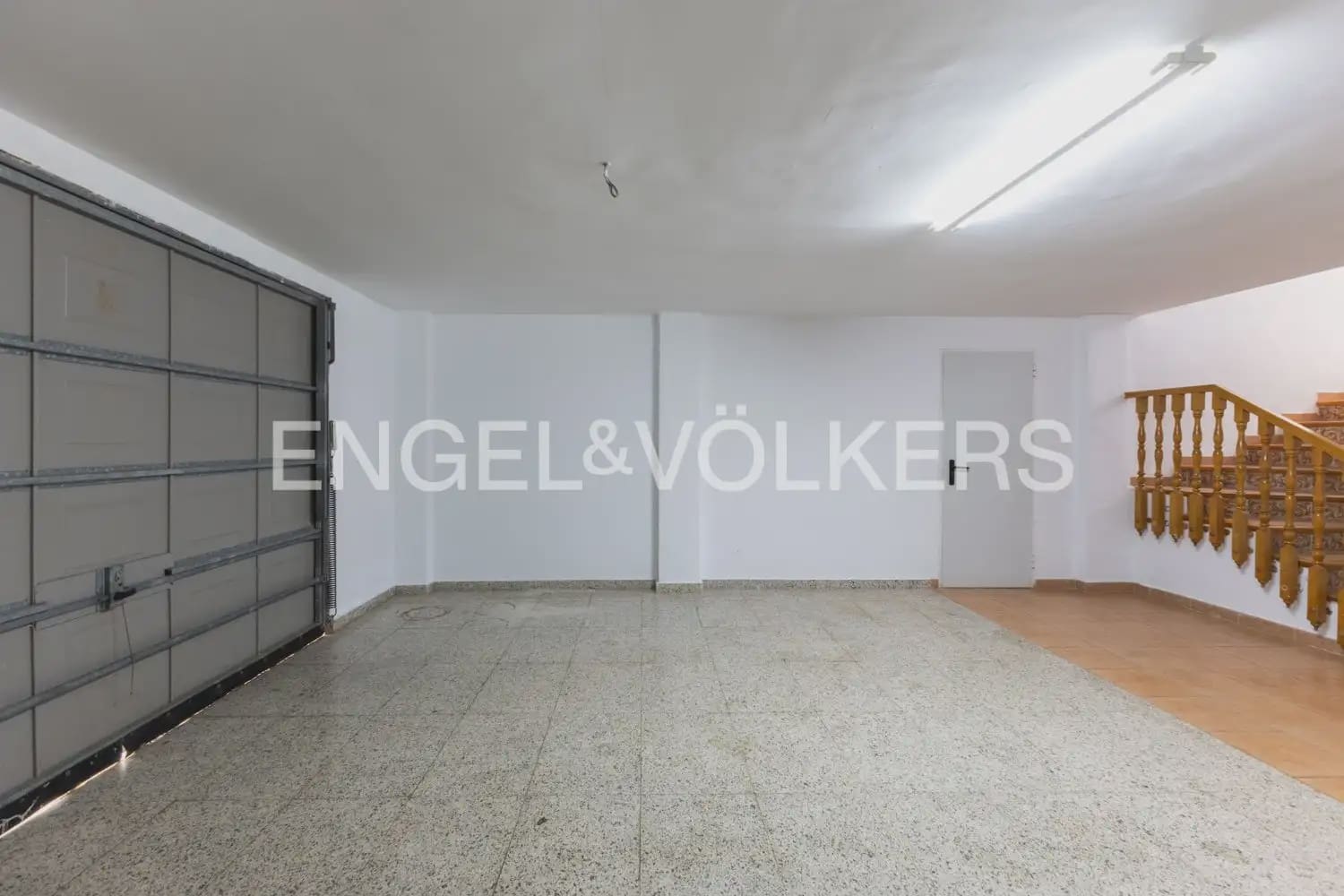3 soverom Kjedet enebolig til leie i Oliva med svømmebasseng garasje - € 1 500 (Ref: 10133608)