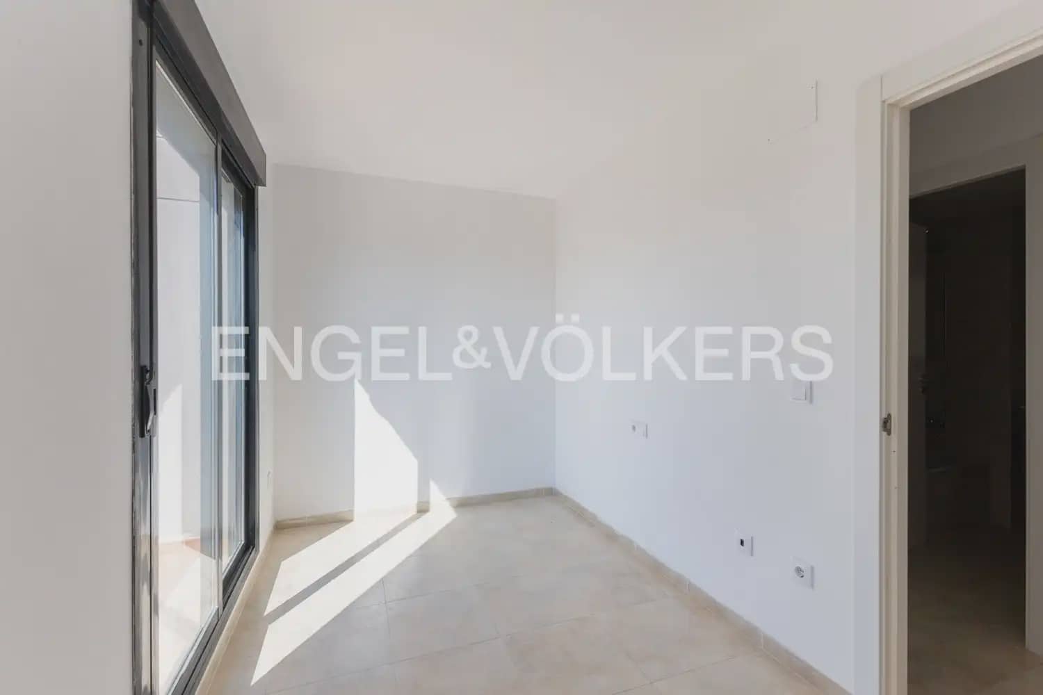 2 bedroom Penthouse for sale in Vinaros with garage - € 242,000 (Ref: 10133611)