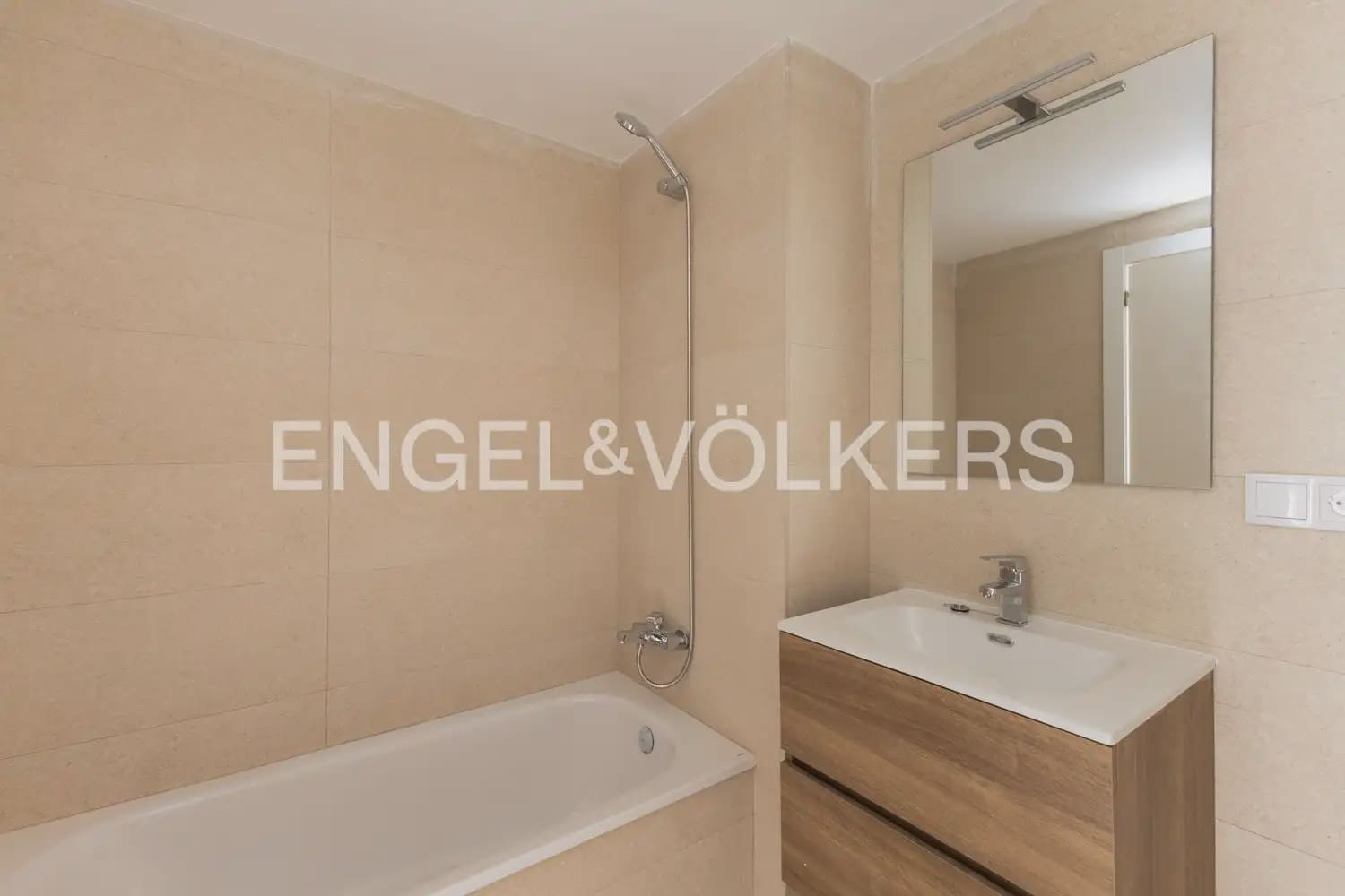 2 bedroom Penthouse for sale in Vinaros with garage - € 242,000 (Ref: 10133611)