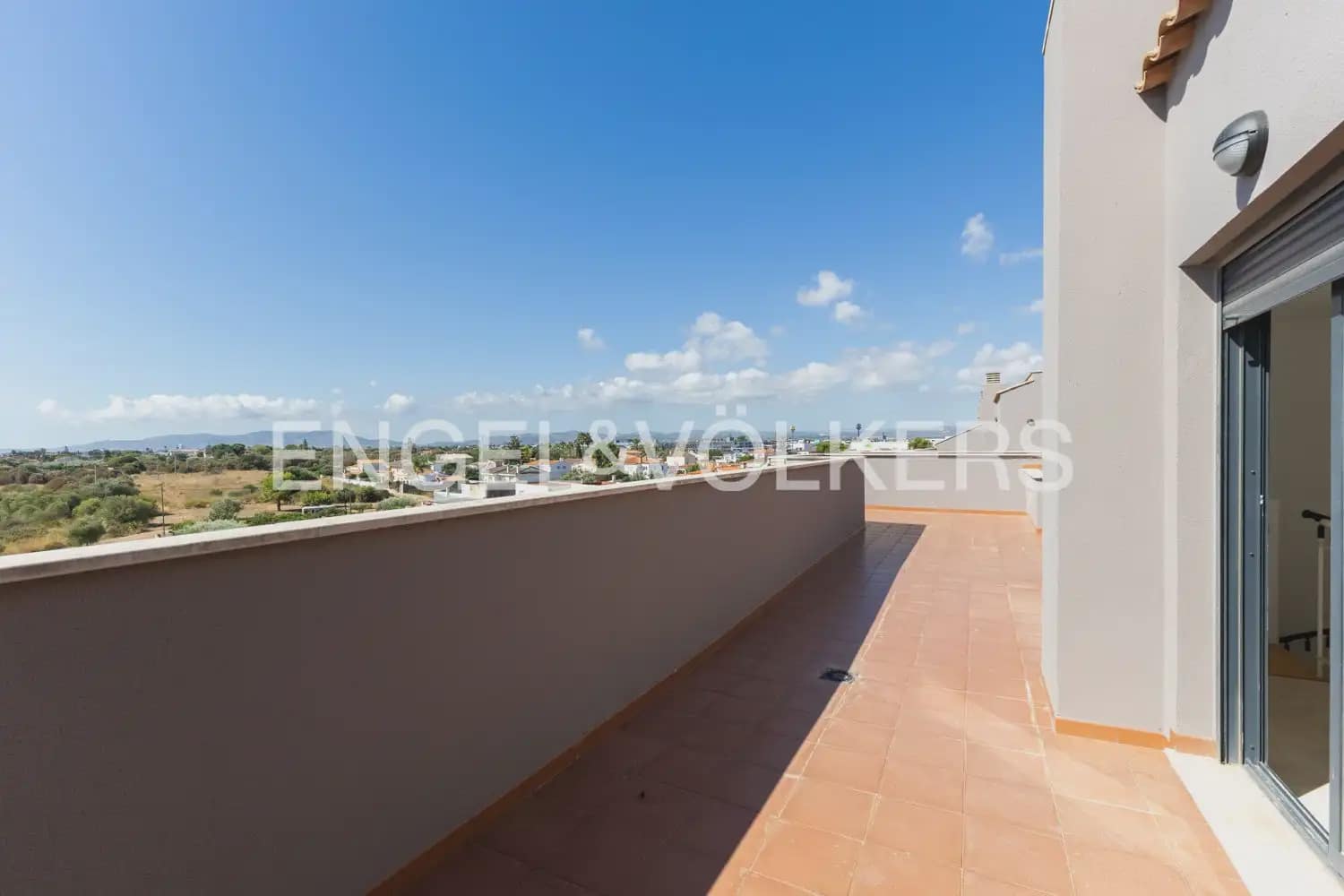 2 bedroom Penthouse for sale in Vinaros with garage - € 242,000 (Ref: 10133611)
