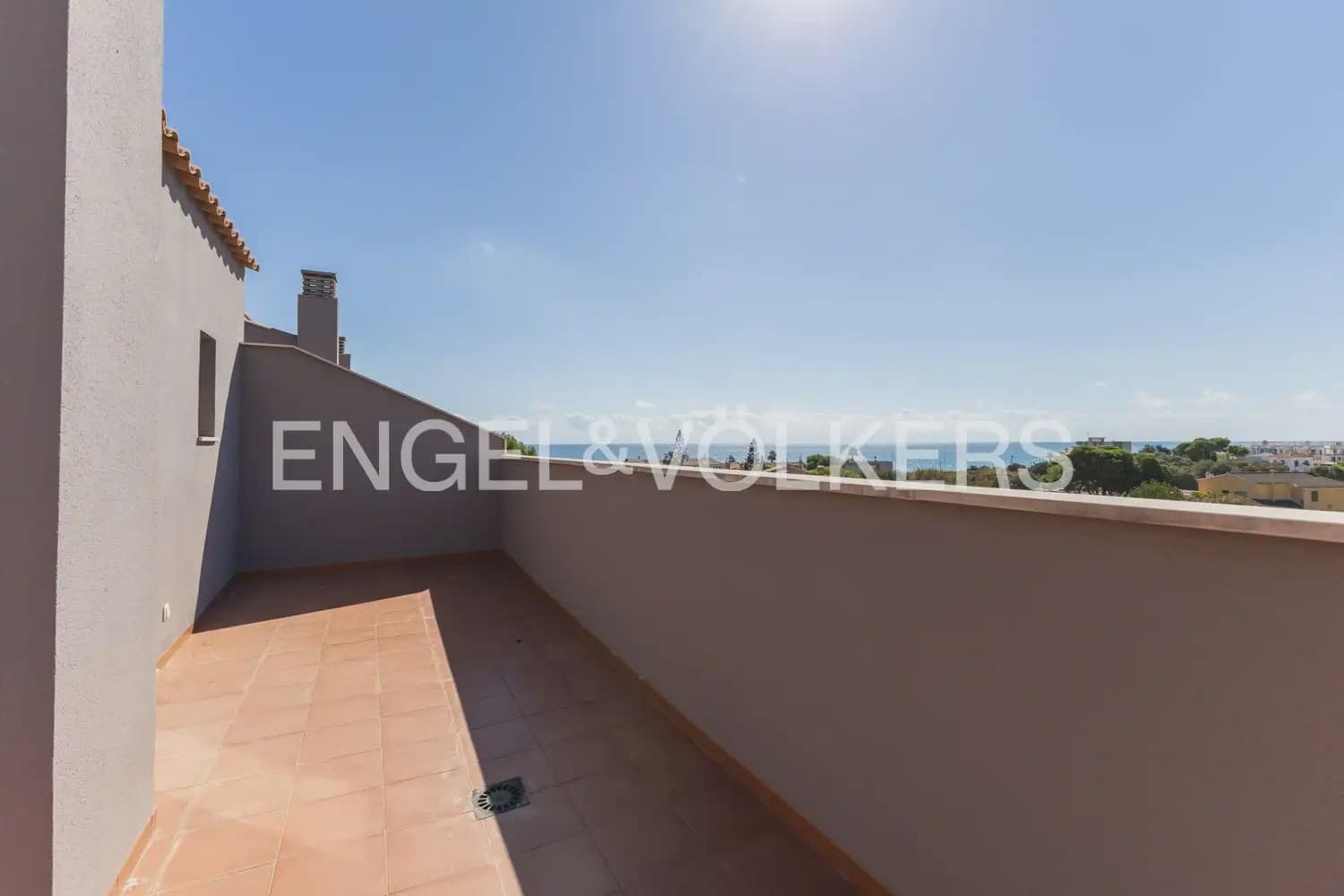 2 bedroom Penthouse for sale in Vinaros with garage - € 242,000 (Ref: 10133611)