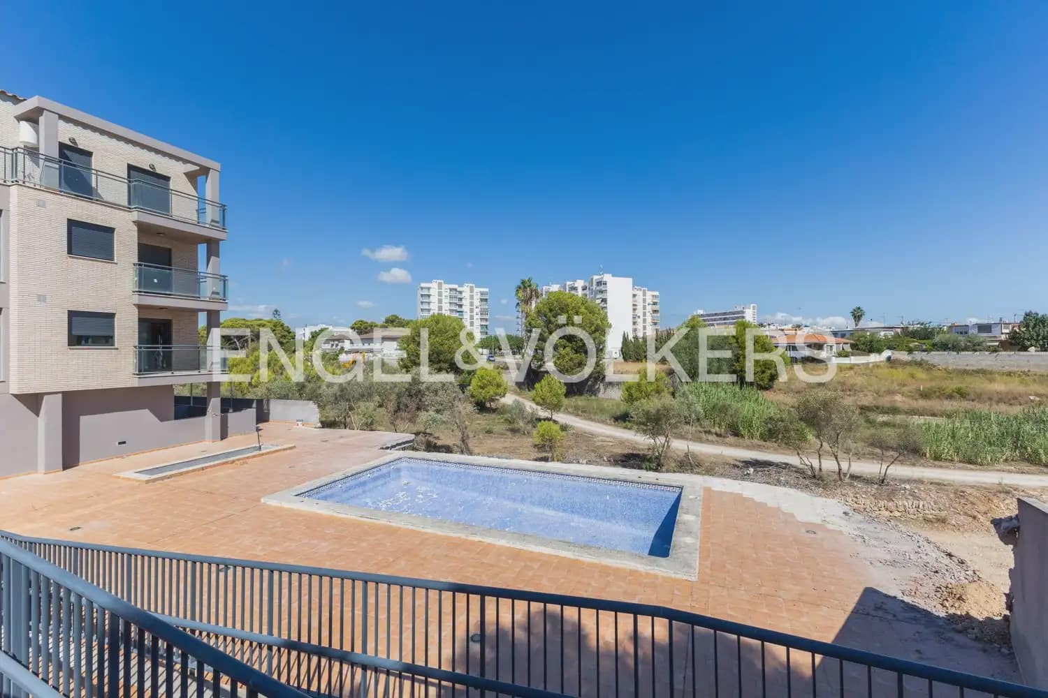 2 bedroom Penthouse for sale in Vinaros with garage - € 242,000 (Ref: 10133611)