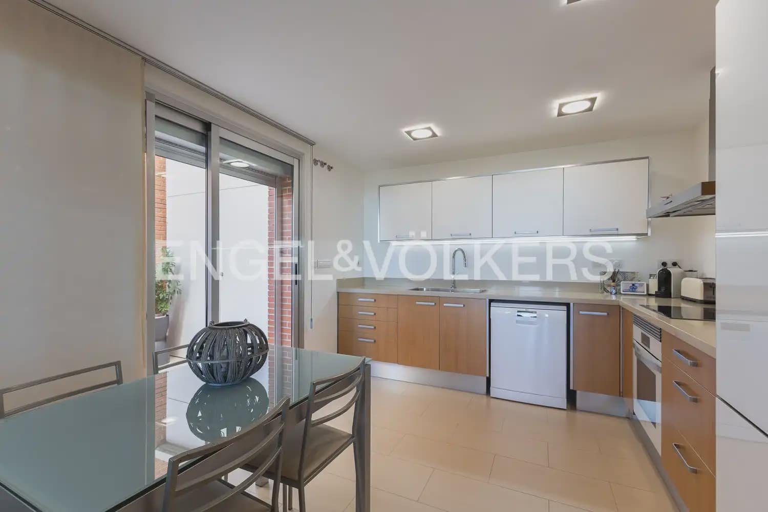 3 soveværelse Villa til salg i Chiva med swimmingpool garage - € 370.000 (Ref: 10134969)