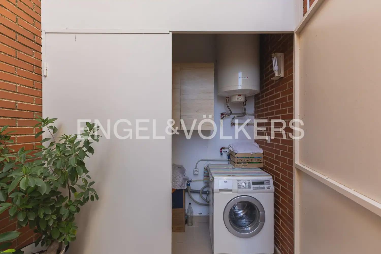 3 soveværelse Villa til salg i Chiva med swimmingpool garage - € 370.000 (Ref: 10134969)