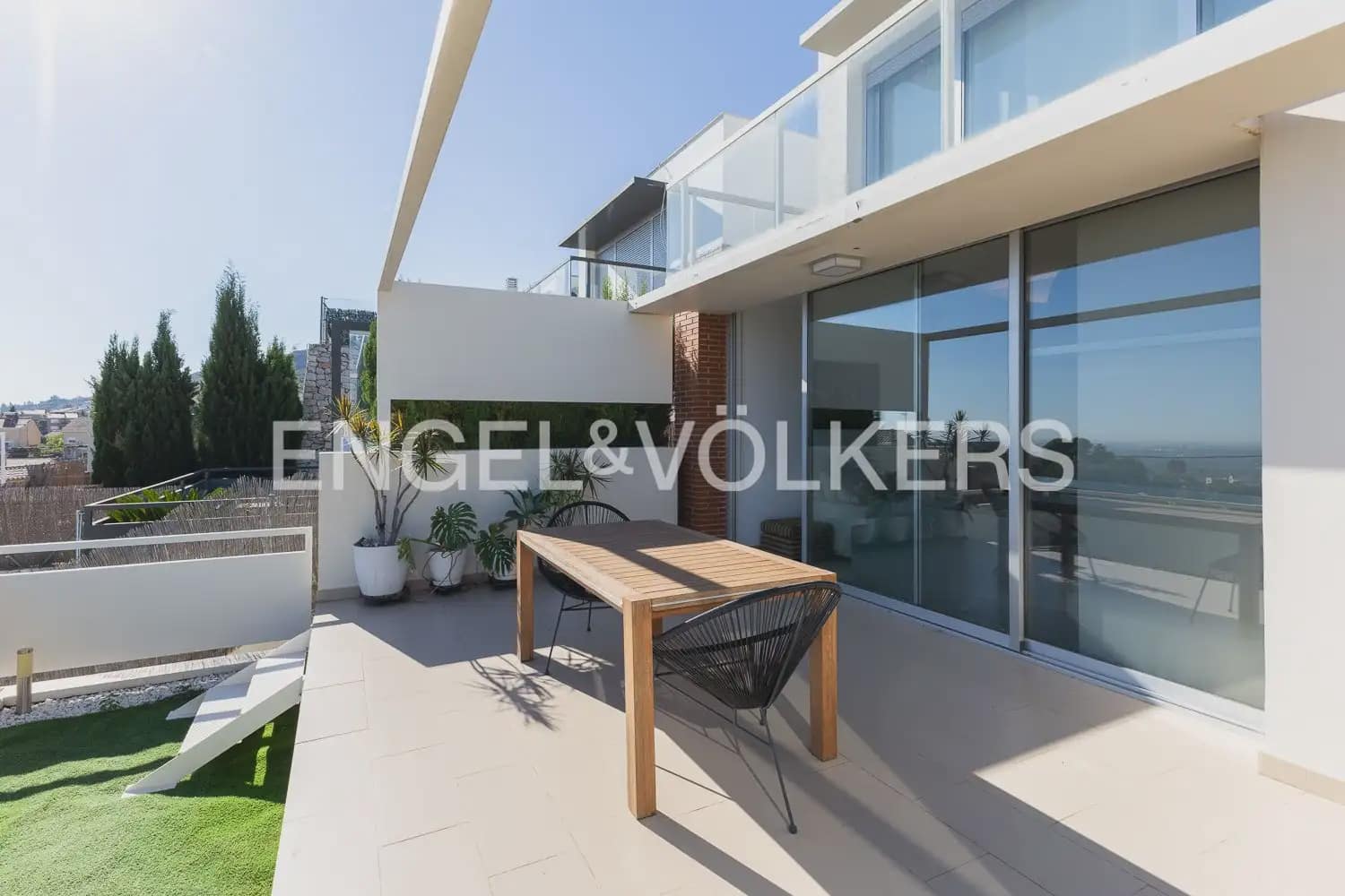3 soveværelse Villa til salg i Chiva med swimmingpool garage - € 370.000 (Ref: 10134969)