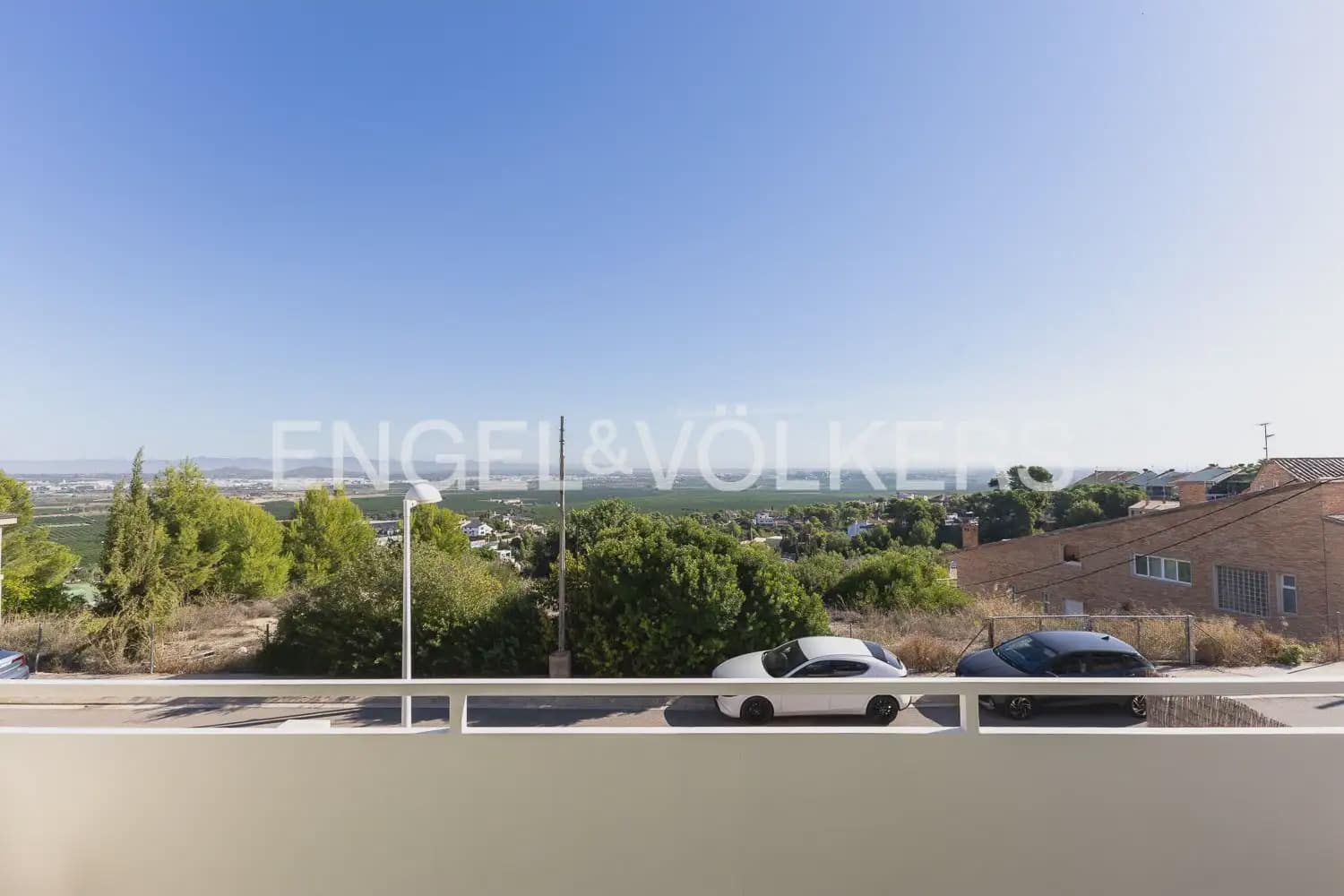 3 soveværelse Villa til salg i Chiva med swimmingpool garage - € 370.000 (Ref: 10134969)