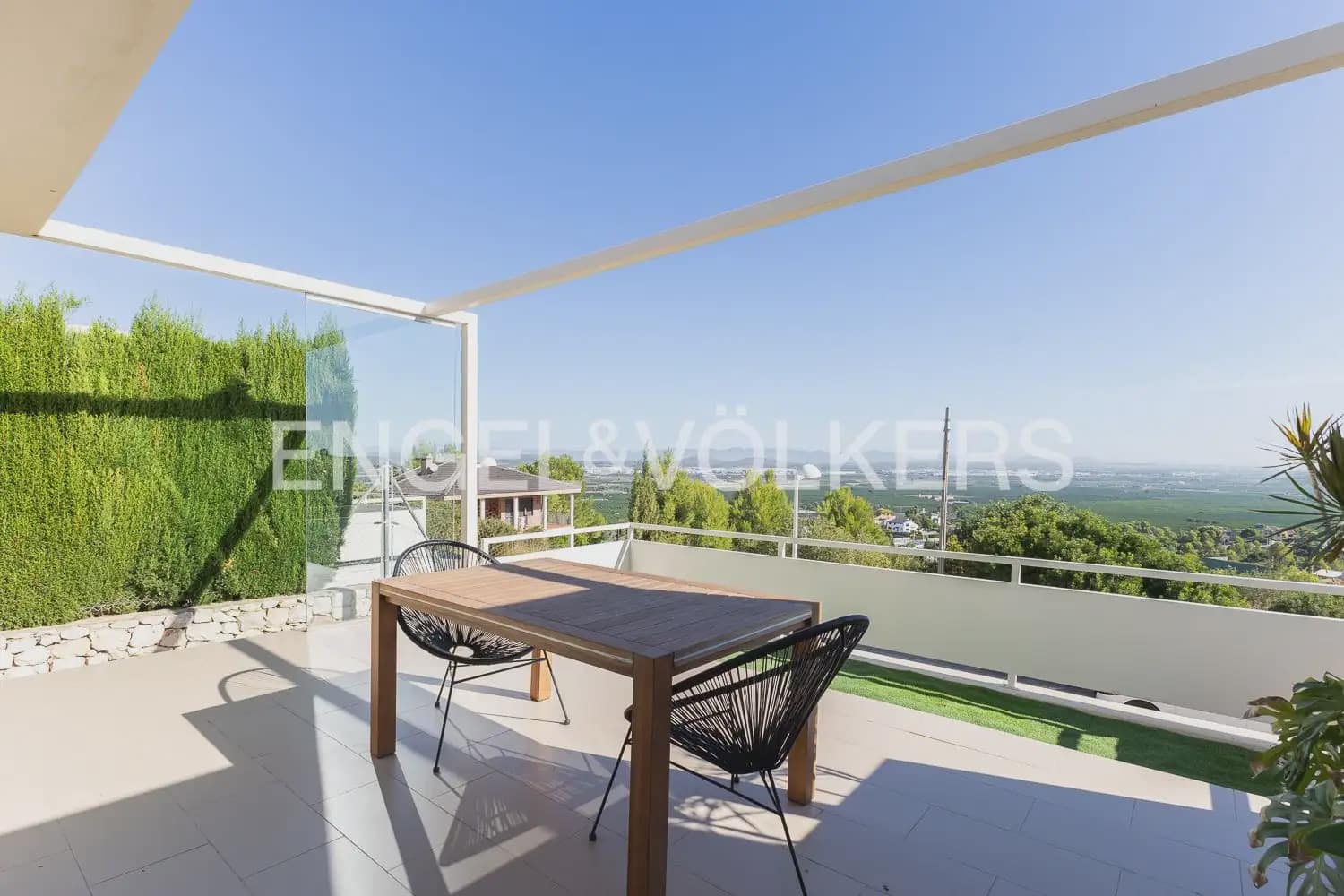 3 soveværelse Villa til salg i Chiva med swimmingpool garage - € 370.000 (Ref: 10134969)