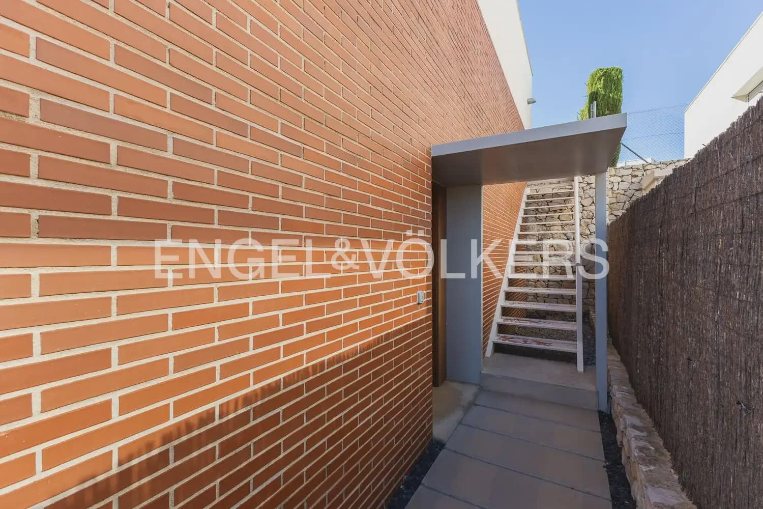 3 soveværelse Villa til salg i Chiva med swimmingpool garage - € 370.000 (Ref: 10134969)
