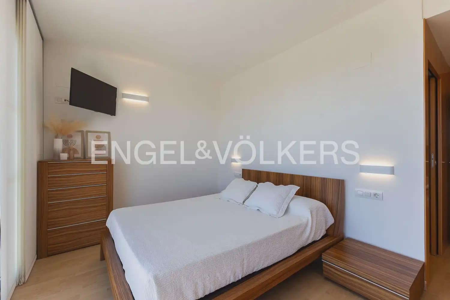 3 soveværelse Villa til salg i Chiva med swimmingpool garage - € 370.000 (Ref: 10134969)