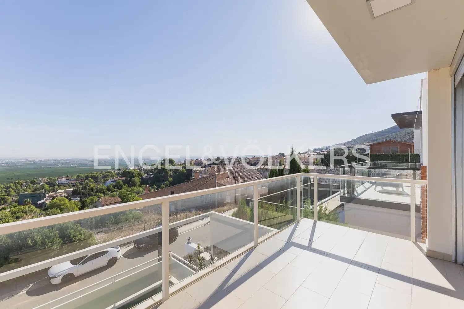 3 soveværelse Villa til salg i Chiva med swimmingpool garage - € 370.000 (Ref: 10134969)