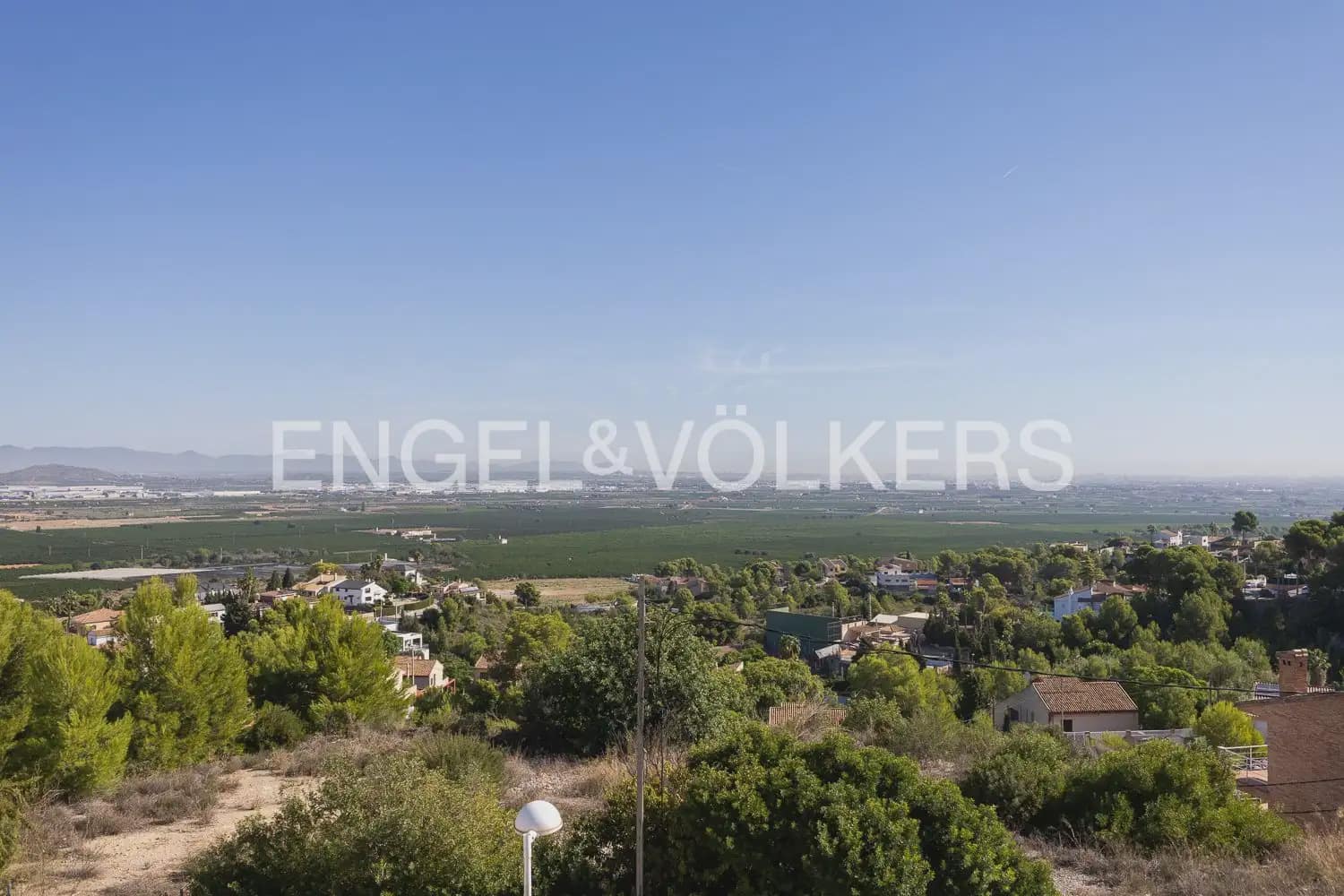 3 soveværelse Villa til salg i Chiva med swimmingpool garage - € 370.000 (Ref: 10134969)