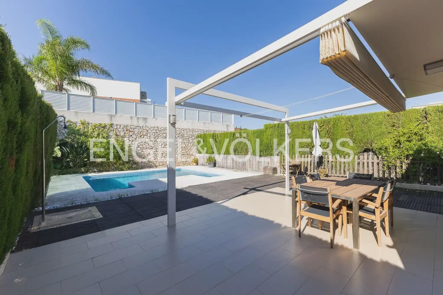 3 soveværelse Villa til salg i Chiva med swimmingpool garage - € 370.000 (Ref: 10134969)