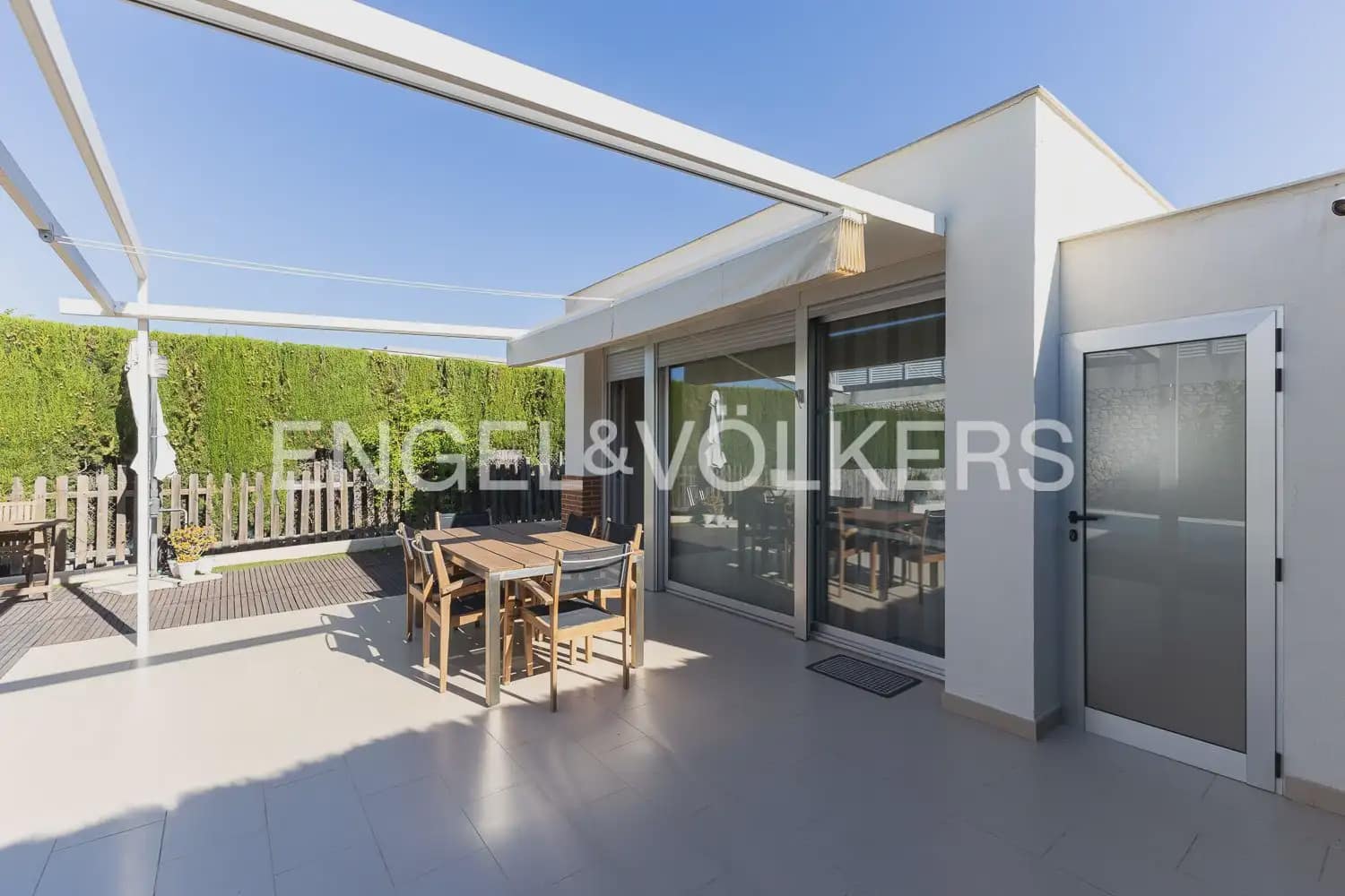 3 soveværelse Villa til salg i Chiva med swimmingpool garage - € 370.000 (Ref: 10134969)