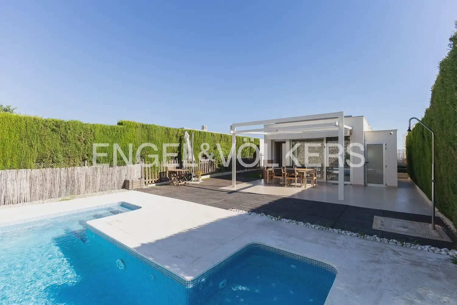 3 soveværelse Villa til salg i Chiva med swimmingpool garage - € 370.000 (Ref: 10134969)