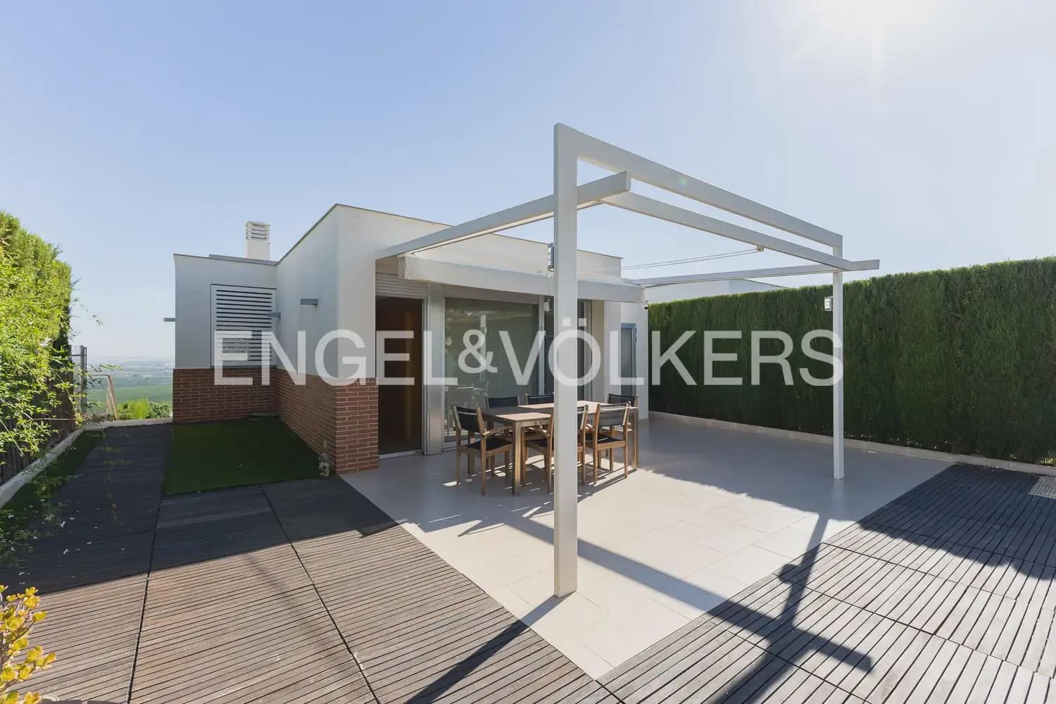 3 soveværelse Villa til salg i Chiva med swimmingpool garage - € 370.000 (Ref: 10134969)