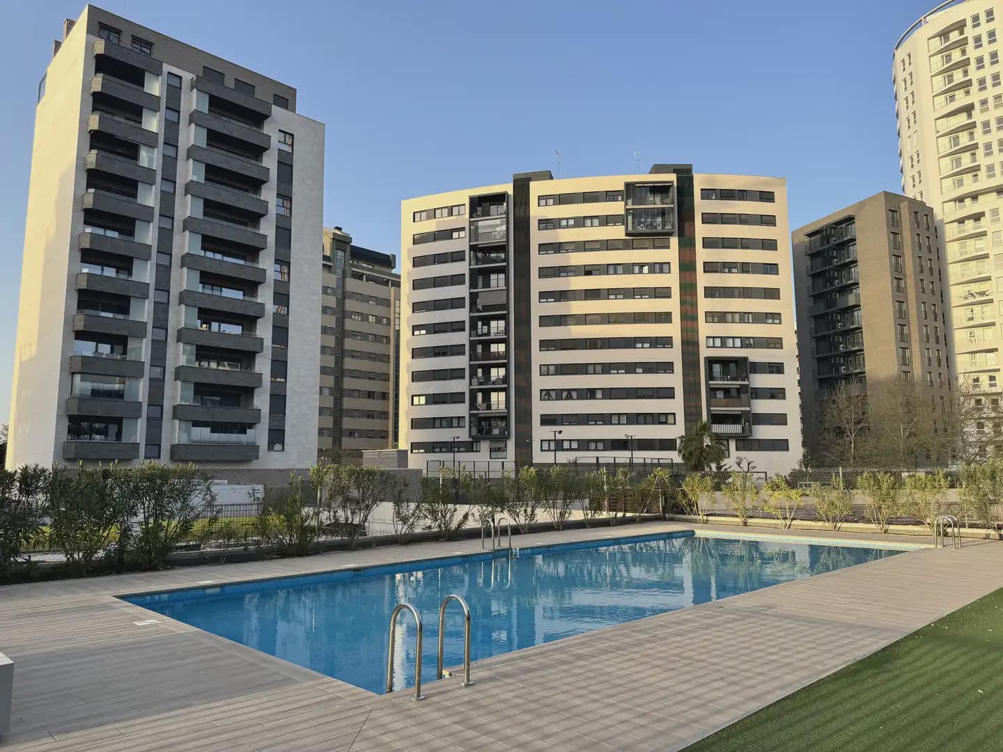 3 camera da letto Appartamento da affittare in Valencia citta con piscina garage - 1.900 € (Rif: 10135179)