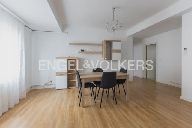 Appartement de 2 chambres à louer à Cami Fondo, Valence ville - 1 200 € (Ref: 10135182)