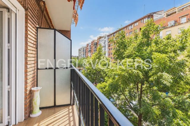 Appartement de 2 chambres à louer à Cami Fondo, Valence ville - 1 200 € (Ref: 10135182)