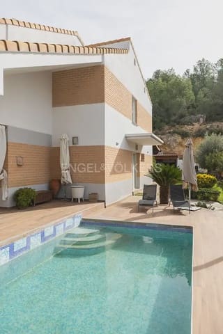 4 bedroom Villa for rent in Chiva with pool garage - € 2,100 (Ref: 10135251)