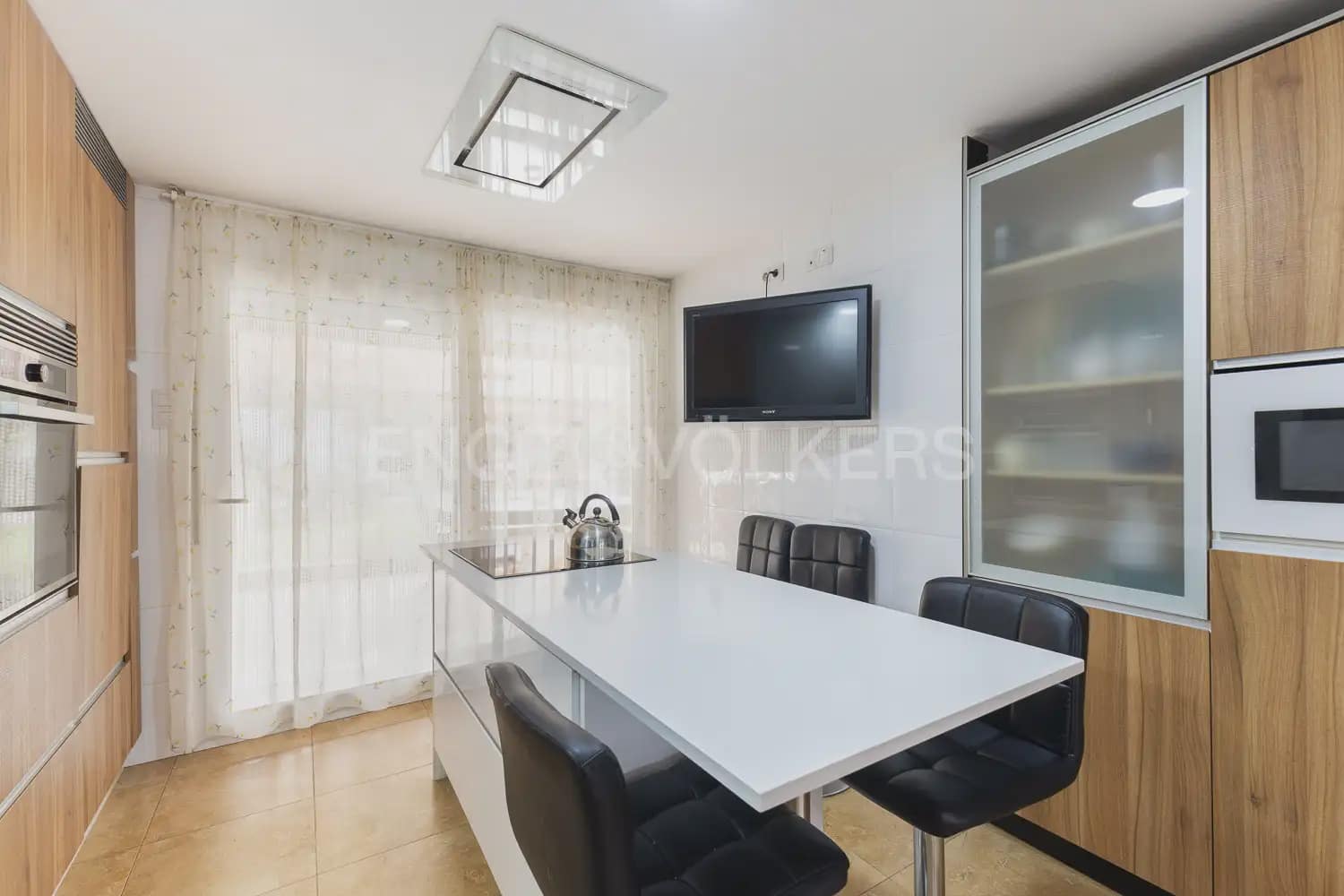 4 bedroom Villa for rent in Chiva with pool garage - € 2,100 (Ref: 10135251)