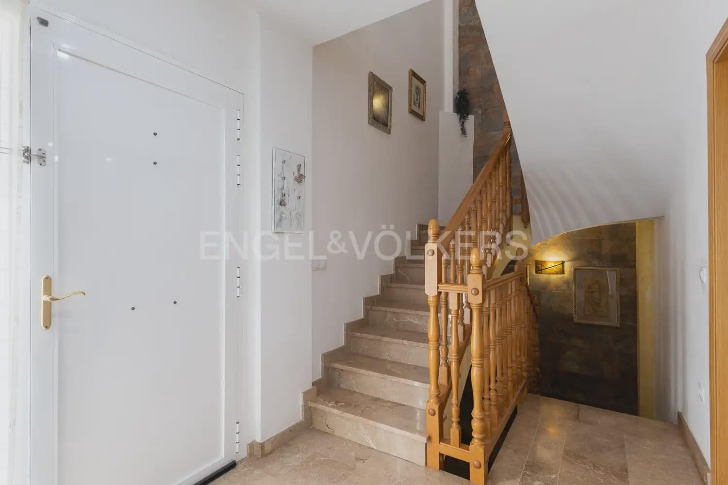 4 bedroom Villa for rent in Chiva with pool garage - € 2,100 (Ref: 10135251)