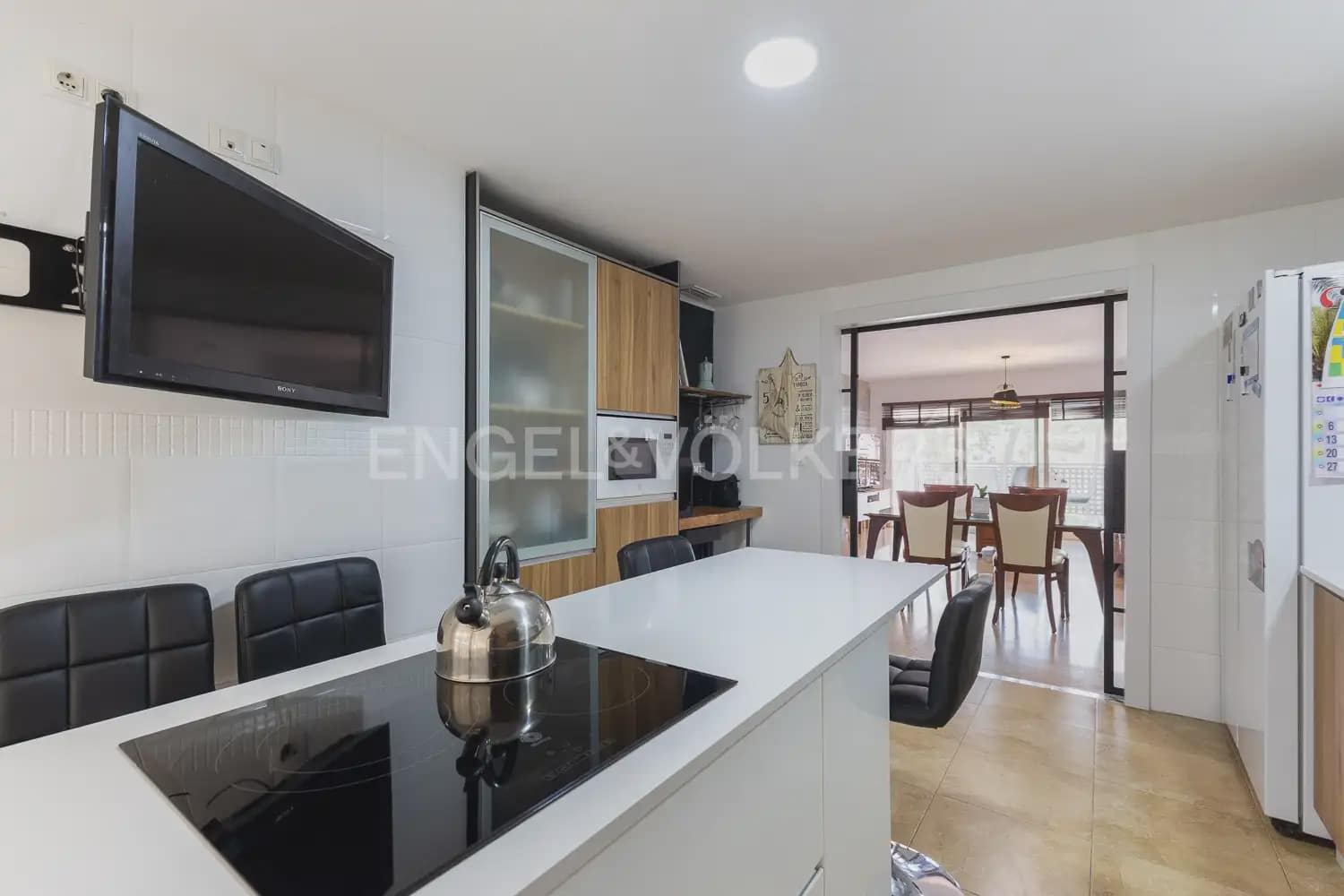 4 bedroom Villa for rent in Chiva with pool garage - € 2,100 (Ref: 10135251)