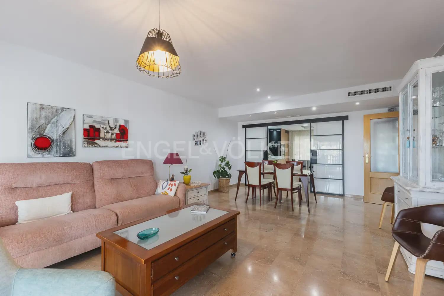 4 bedroom Villa for rent in Chiva with pool garage - € 2,100 (Ref: 10135251)