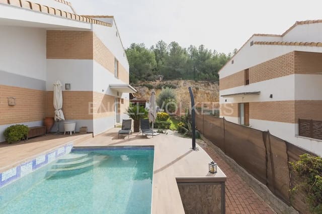 4 bedroom Villa for rent in Chiva with pool garage - € 2,100 (Ref: 10135251)