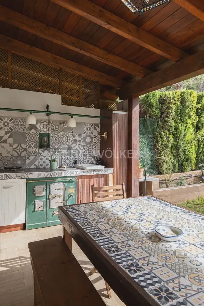 4 bedroom Villa for rent in Chiva with pool garage - € 2,100 (Ref: 10135251)