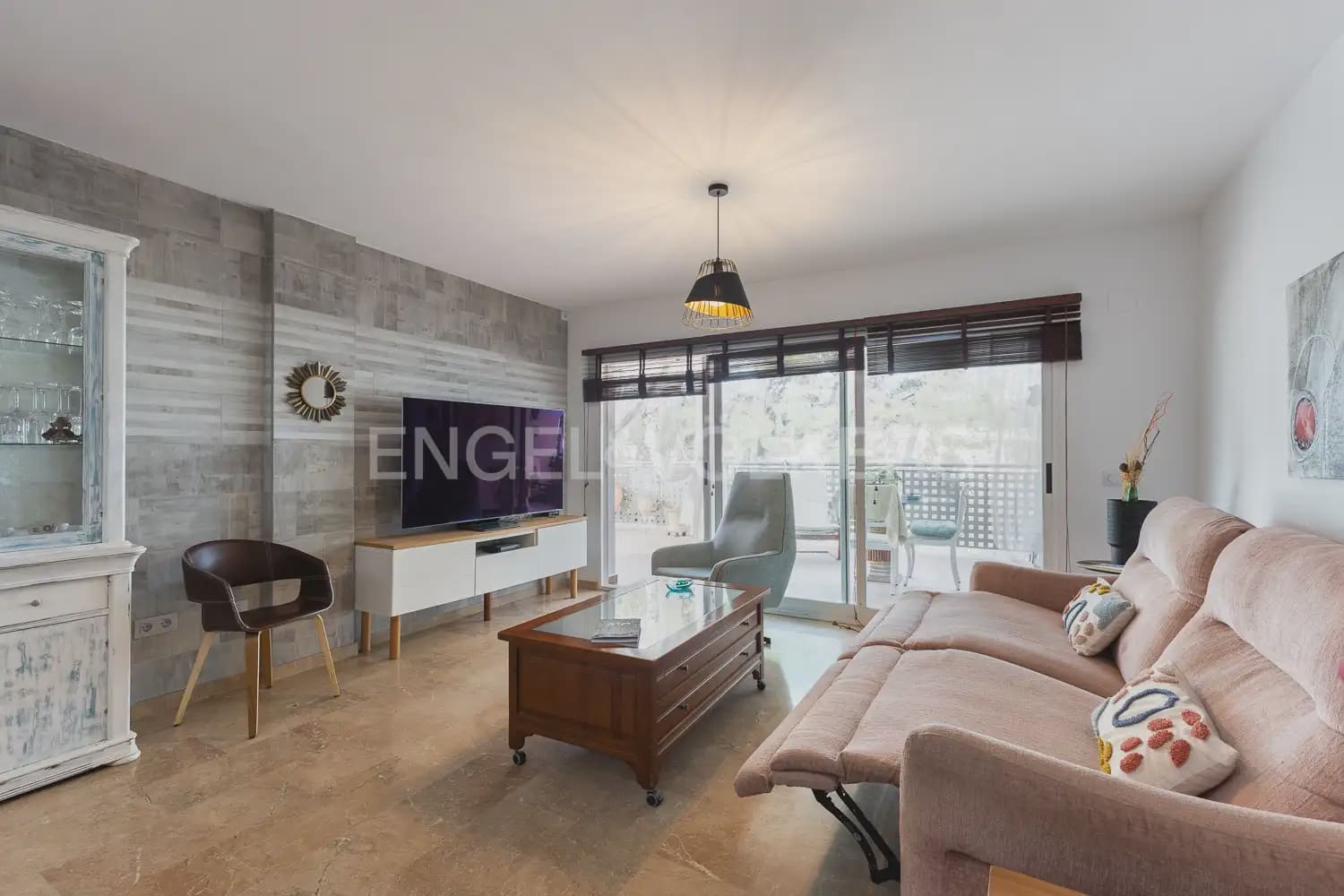 4 bedroom Villa for rent in Chiva with pool garage - € 2,100 (Ref: 10135251)