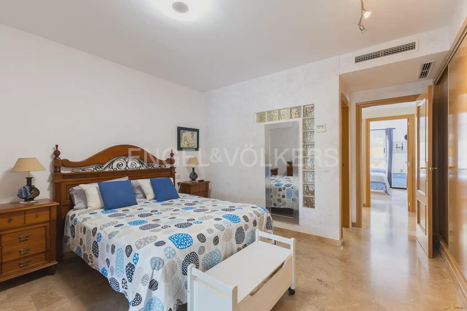 4 bedroom Villa for rent in Chiva with pool garage - € 2,100 (Ref: 10135251)
