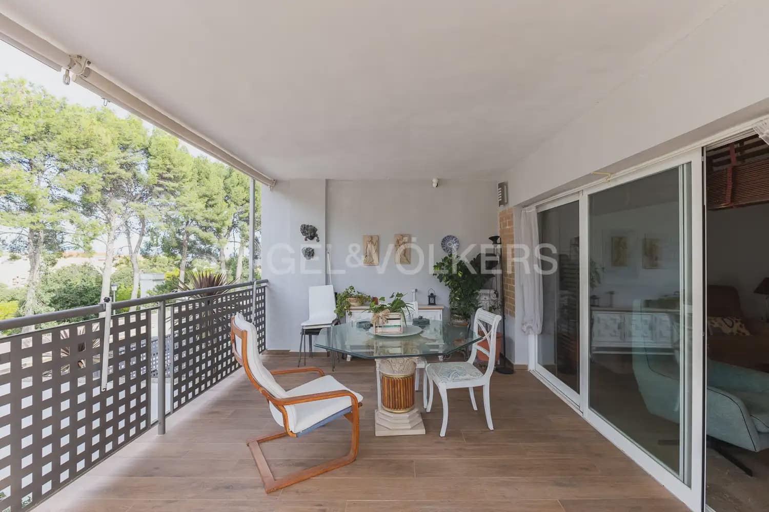 4 bedroom Villa for rent in Chiva with pool garage - € 2,100 (Ref: 10135251)
