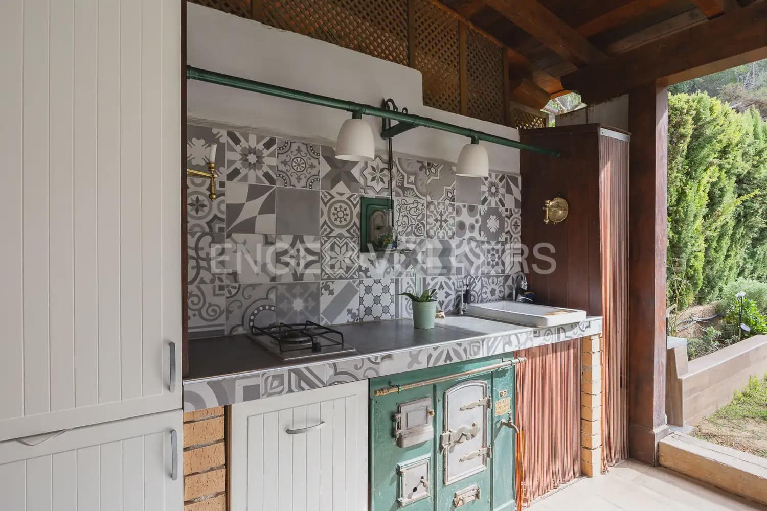 4 bedroom Villa for rent in Chiva with pool garage - € 2,100 (Ref: 10135251)