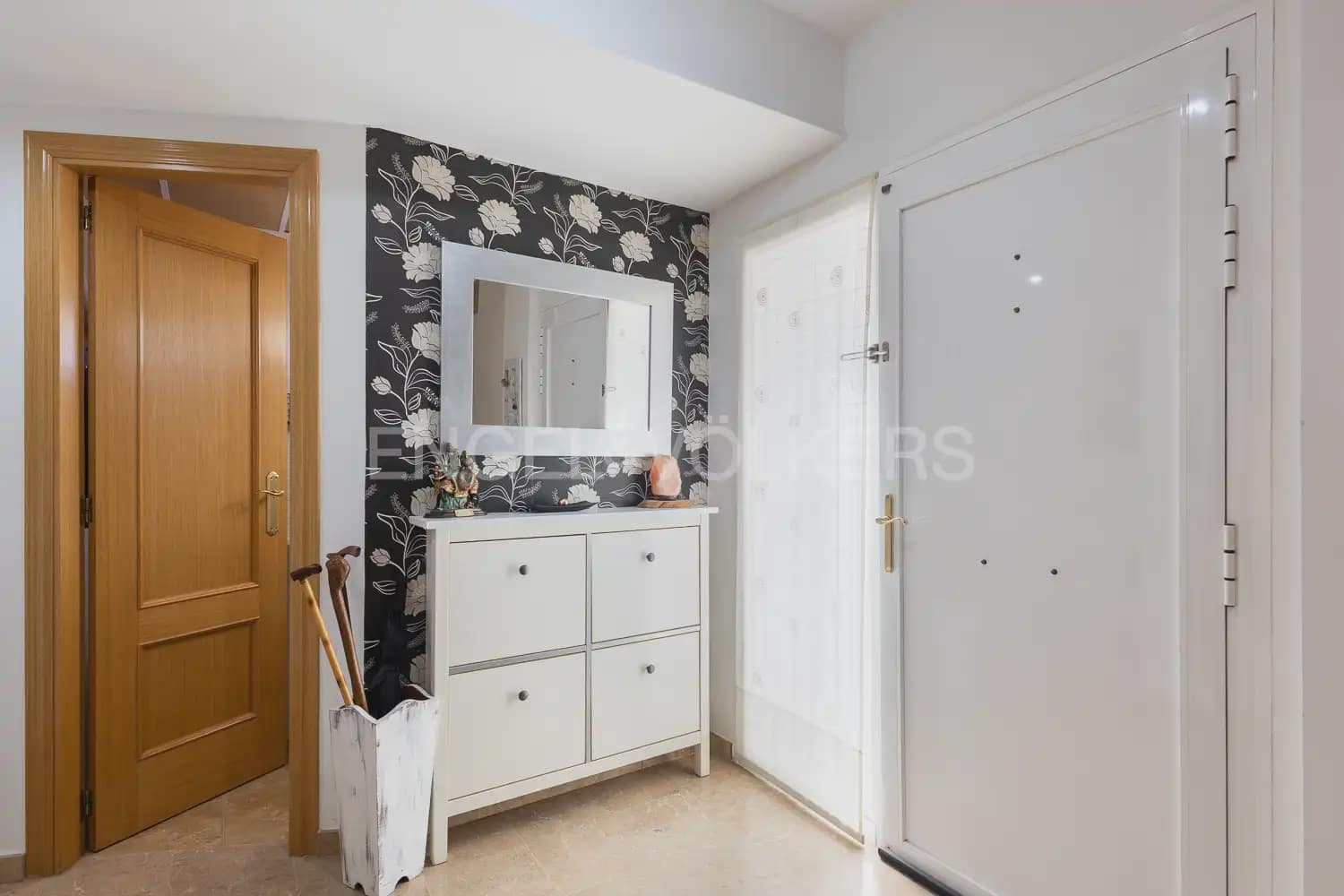 4 bedroom Villa for rent in Chiva with pool garage - € 2,100 (Ref: 10135251)