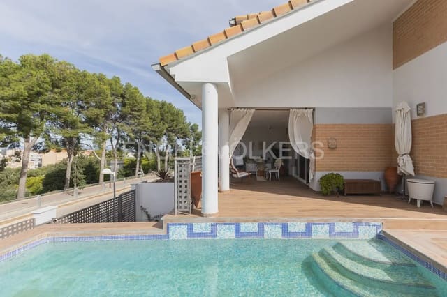 4 bedroom Villa for rent in Chiva with pool garage - € 2,100 (Ref: 10135251)