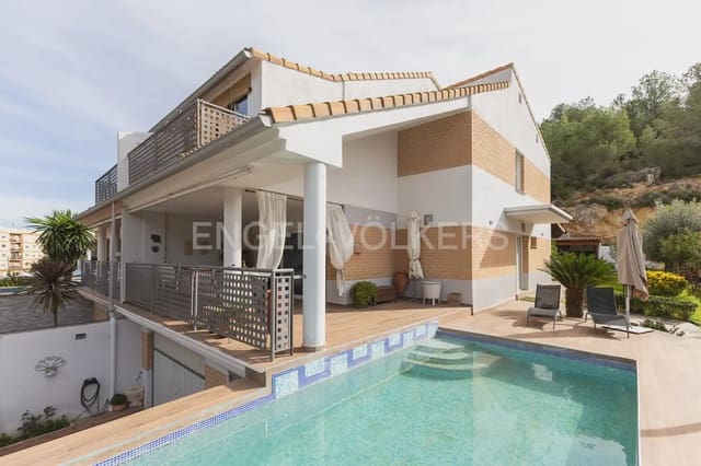 4 bedroom Villa for rent in Chiva with pool garage - € 2,100 (Ref: 10135251)