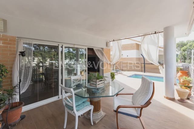 4 bedroom Villa for rent in Chiva with pool garage - € 2,100 (Ref: 10135251)