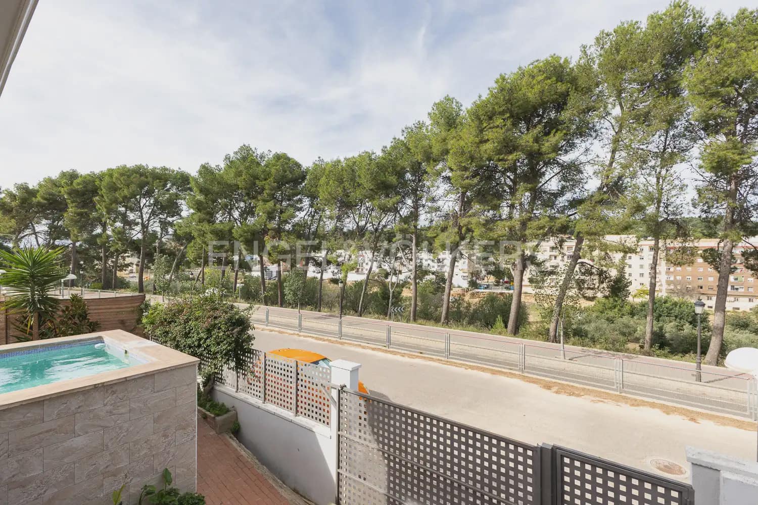 4 bedroom Villa for rent in Chiva with pool garage - € 2,100 (Ref: 10135251)