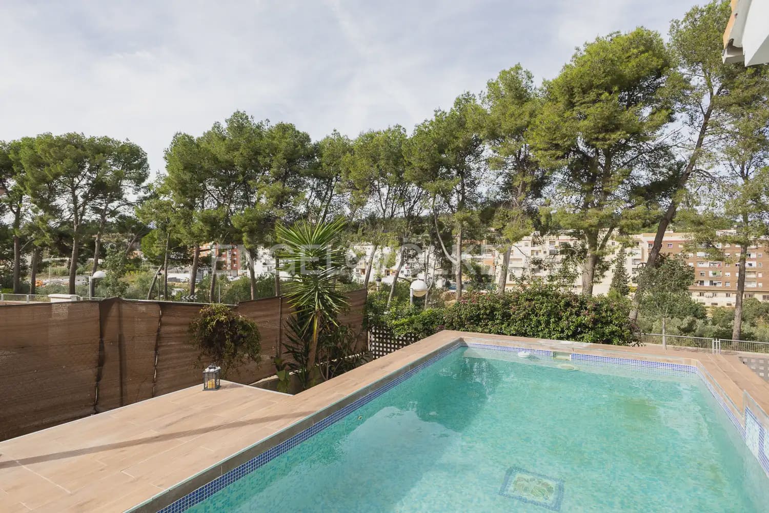4 bedroom Villa for rent in Chiva with pool garage - € 2,100 (Ref: 10135251)