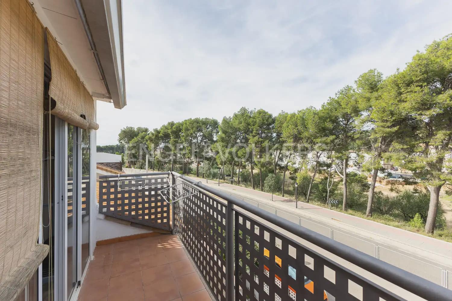 4 bedroom Villa for rent in Chiva with pool garage - € 2,100 (Ref: 10135251)