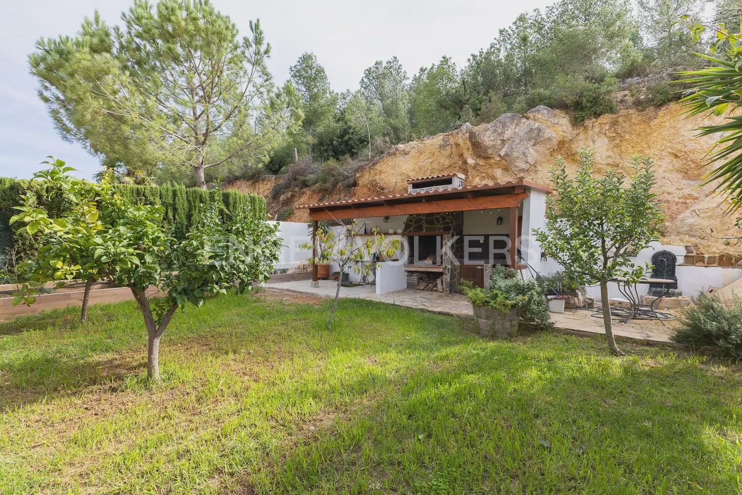 4 bedroom Villa for rent in Chiva with pool garage - € 2,100 (Ref: 10135251)