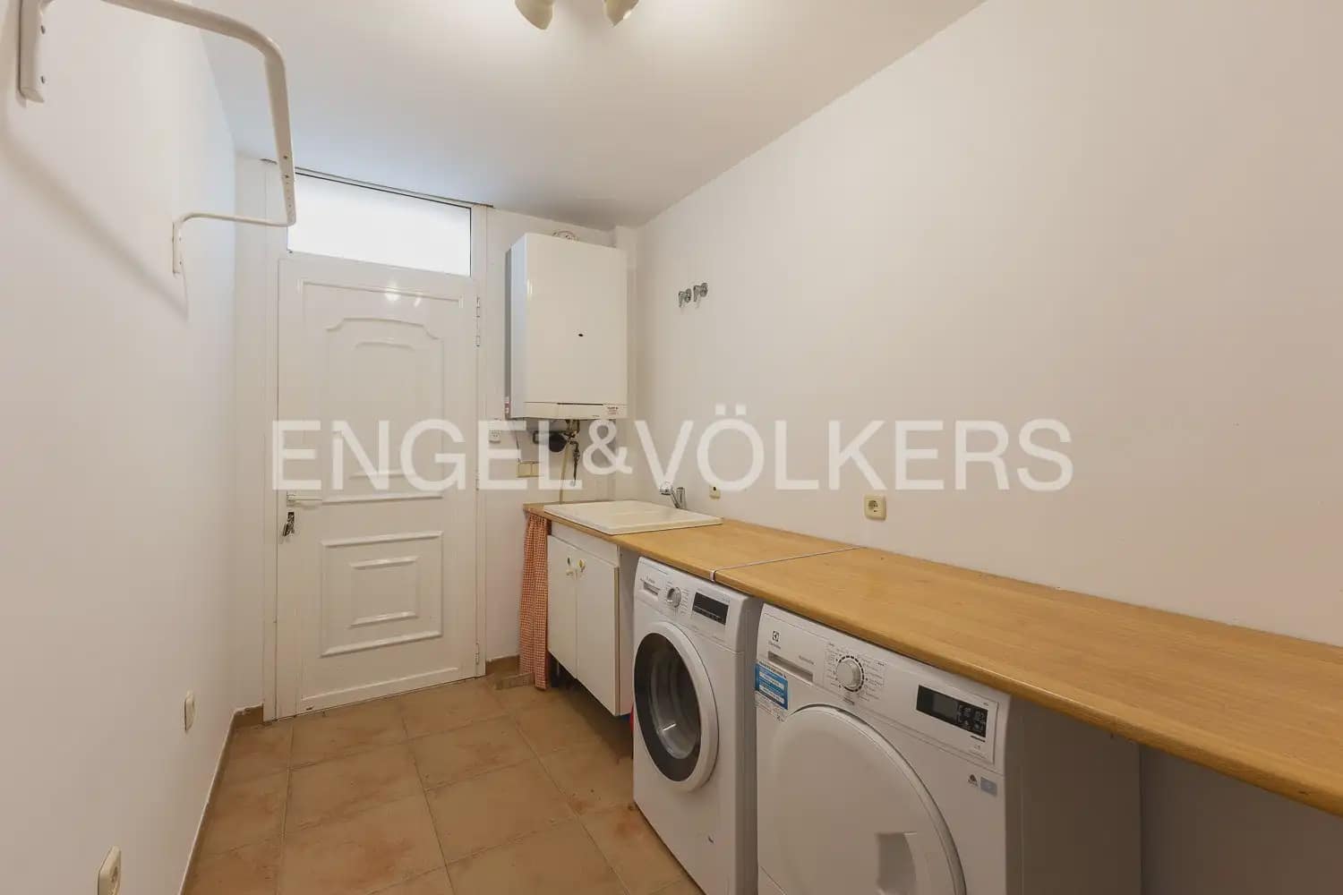 5 camera da letto Villa da affittare in Petres con piscina garage - 2.700 € (Rif: 10135252)