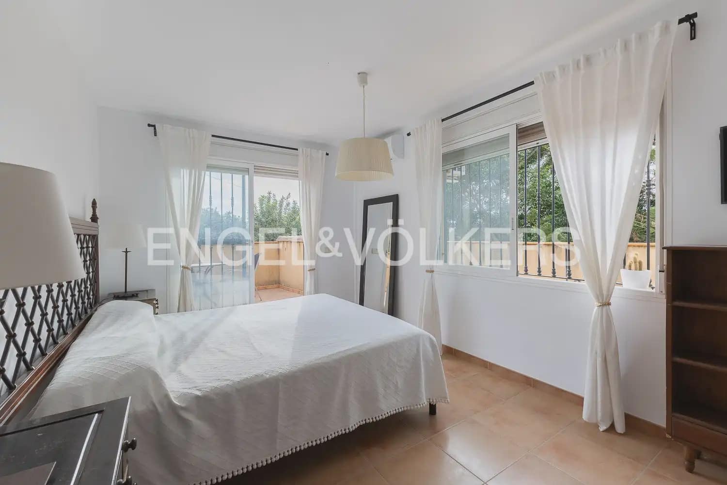 5 camera da letto Villa da affittare in Petres con piscina garage - 2.700 € (Rif: 10135252)