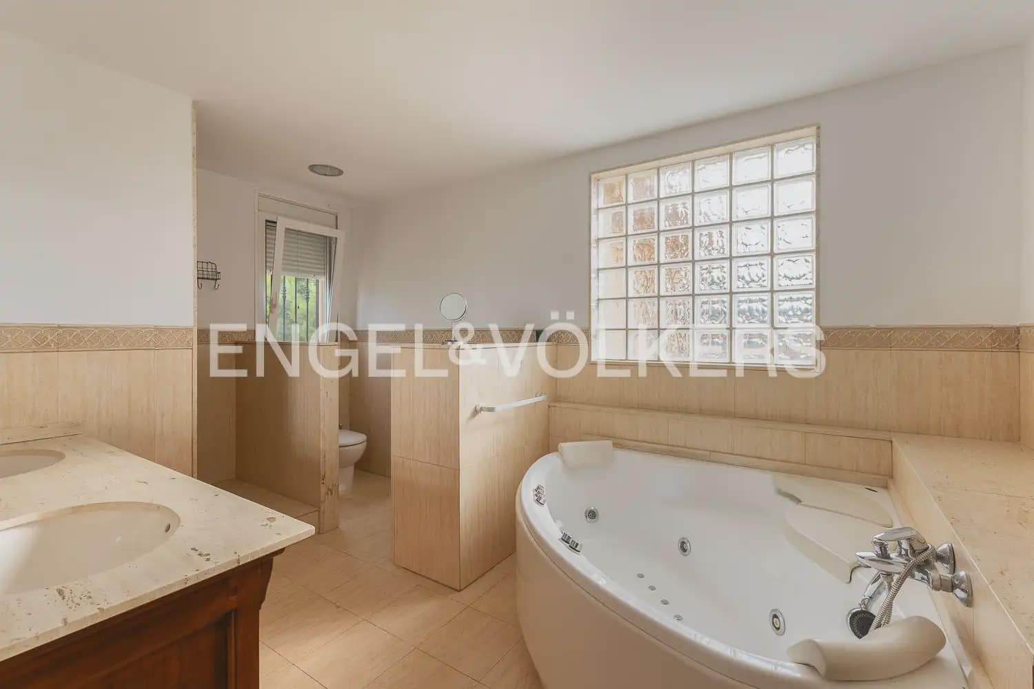 5 camera da letto Villa da affittare in Petres con piscina garage - 2.700 € (Rif: 10135252)