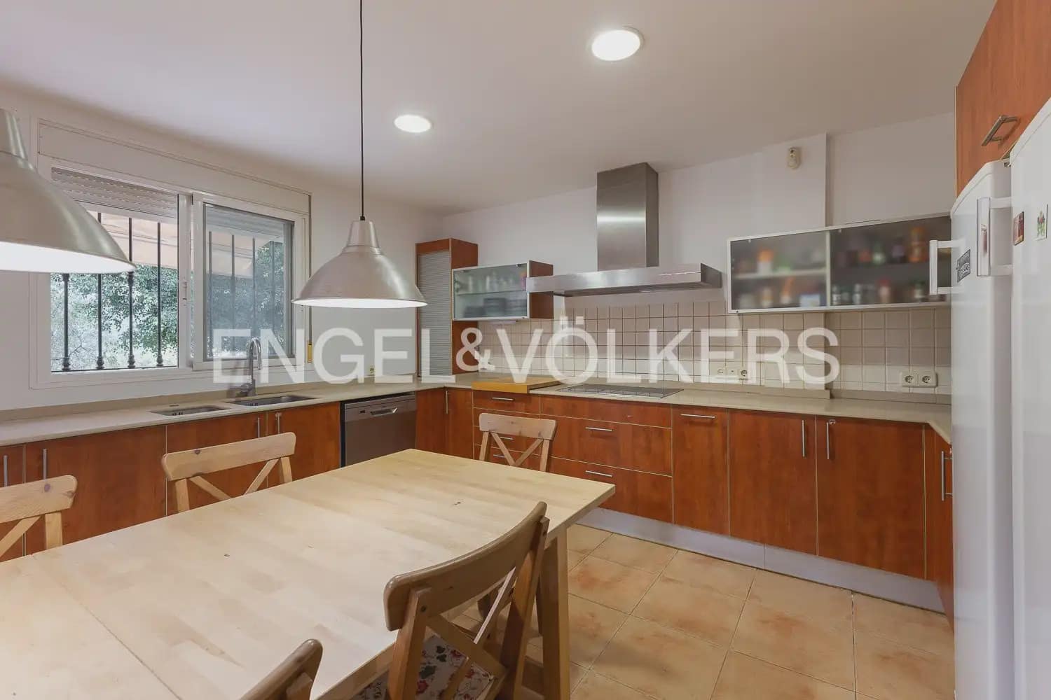 5 camera da letto Villa da affittare in Petres con piscina garage - 2.700 € (Rif: 10135252)