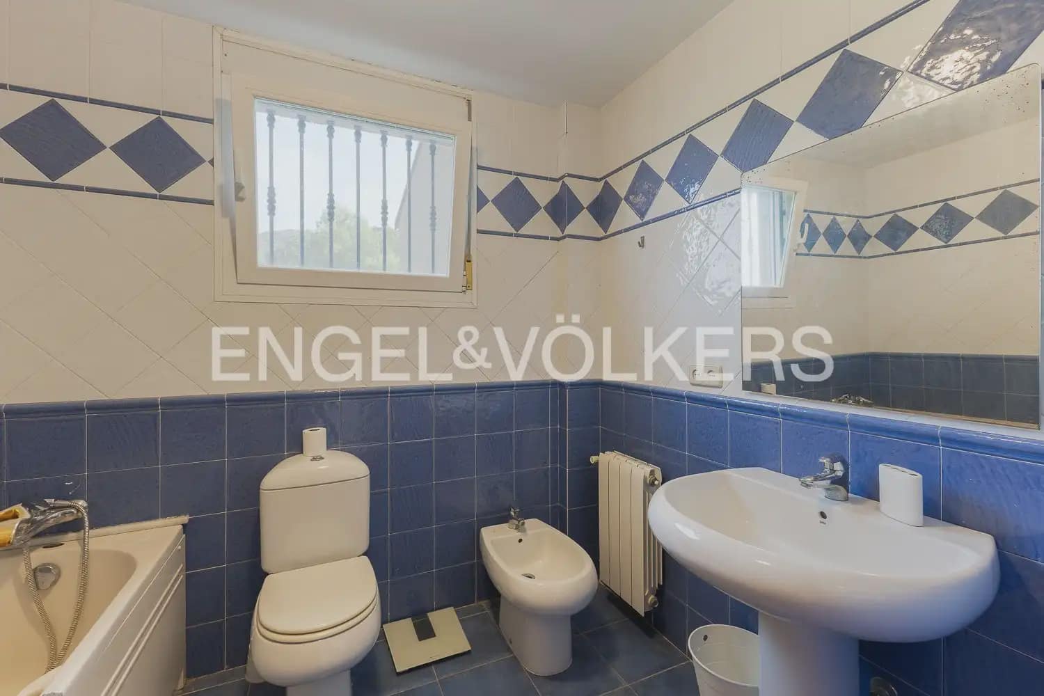 5 camera da letto Villa da affittare in Petres con piscina garage - 2.700 € (Rif: 10135252)