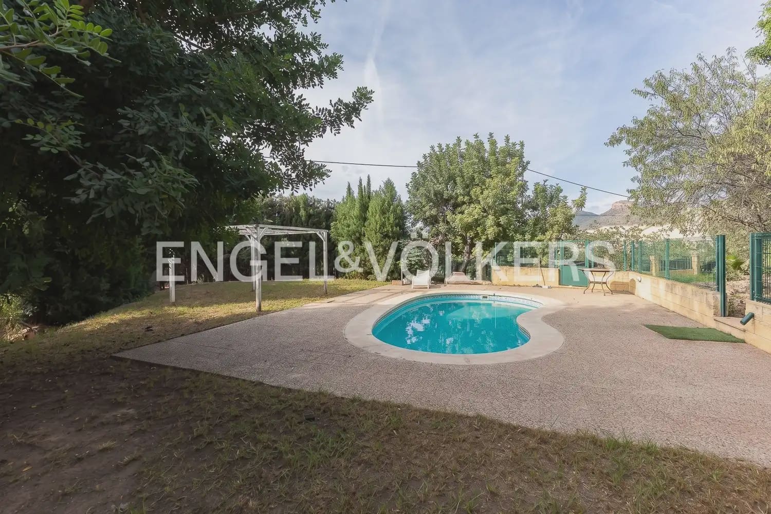 5 camera da letto Villa da affittare in Petres con piscina garage - 2.700 € (Rif: 10135252)