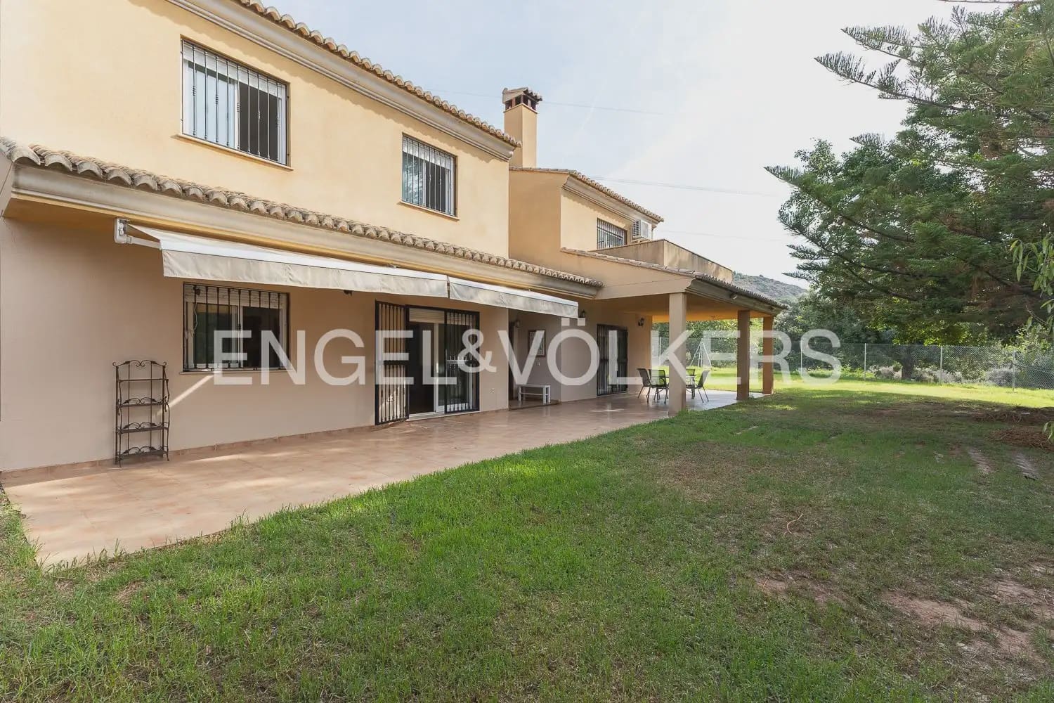 5 camera da letto Villa da affittare in Petres con piscina garage - 2.700 € (Rif: 10135252)